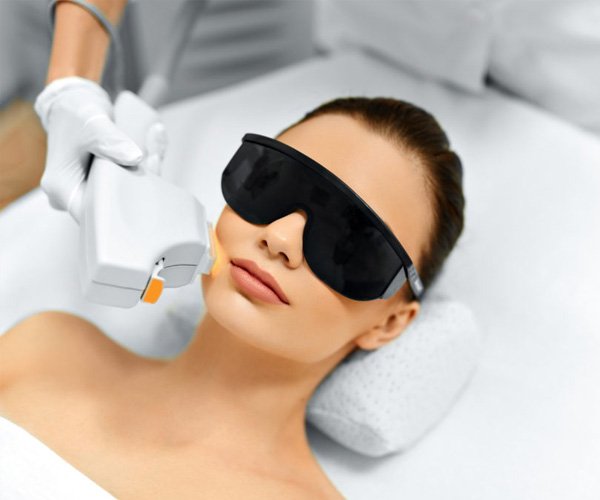 IPL φωτοανάπλαση — αντιμετώπιση πανάδων και κηλίδων Σαλαμίνα